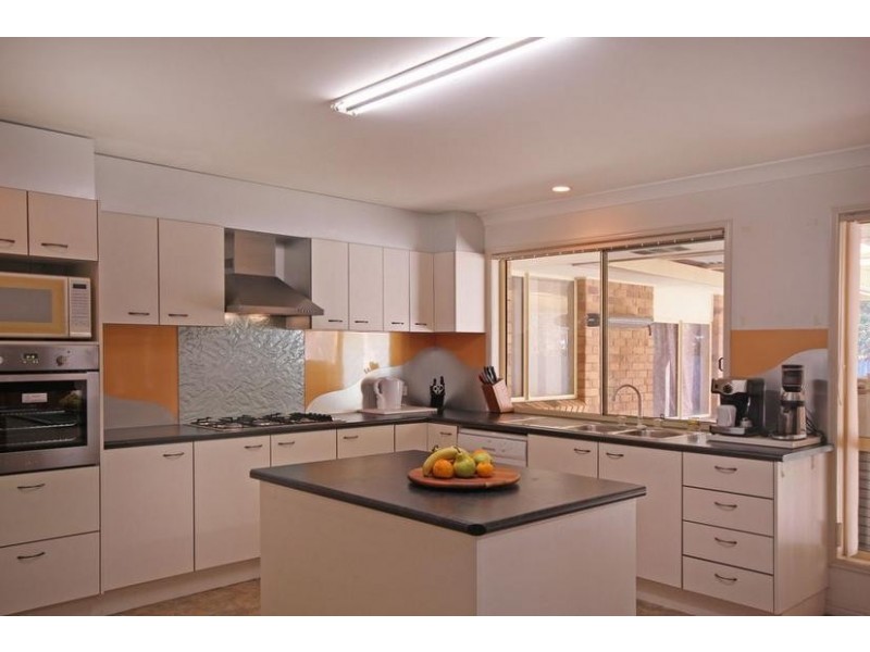 16 Tibrogargan Drive, Beerburrum QLD 4517