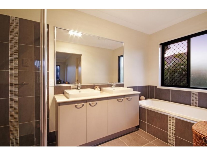 17 Maidenhair Drive, Beerwah QLD 4519