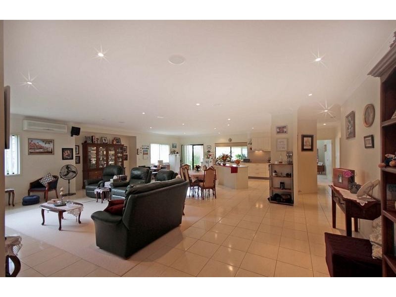 15 Coolamon Crescent, Beerwah QLD 4519