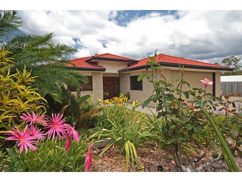 15 Coolamon Crescent, Beerwah QLD 4519