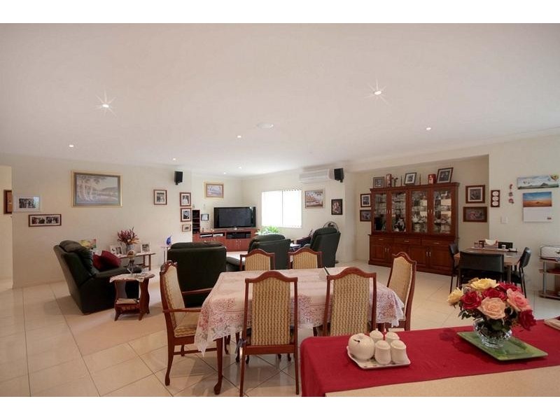 15 Coolamon Crescent, Beerwah QLD 4519