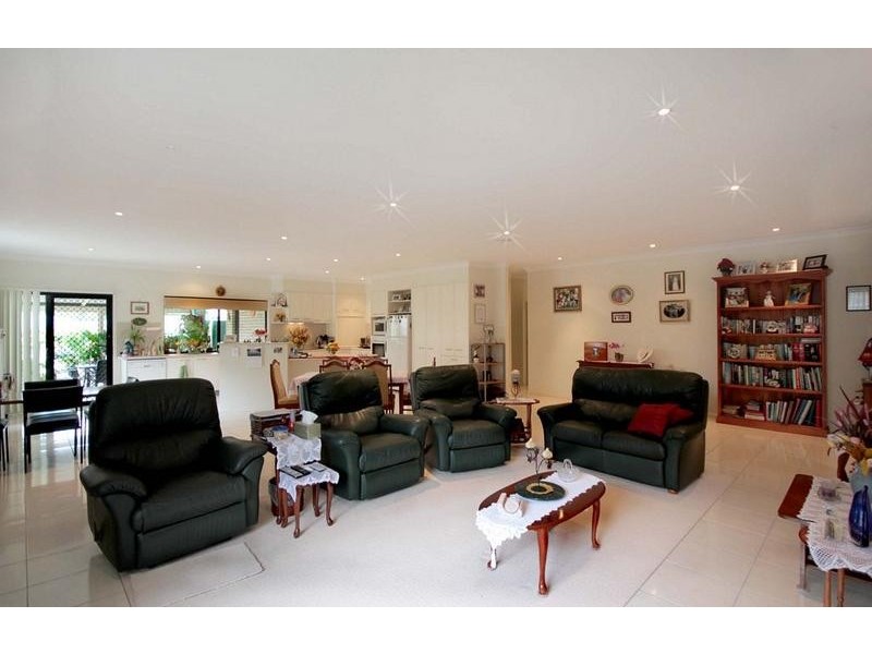 15 Coolamon Crescent, Beerwah QLD 4519