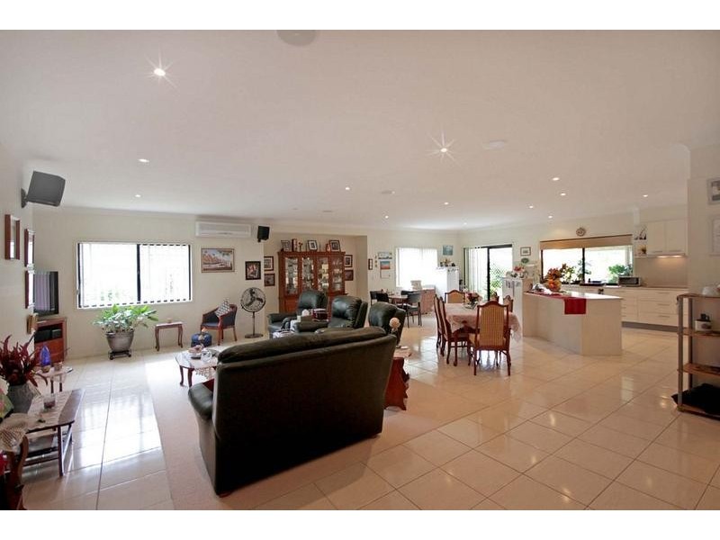 15 Coolamon Crescent, Beerwah QLD 4519