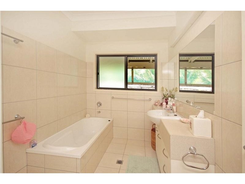 15 Coolamon Crescent, Beerwah QLD 4519