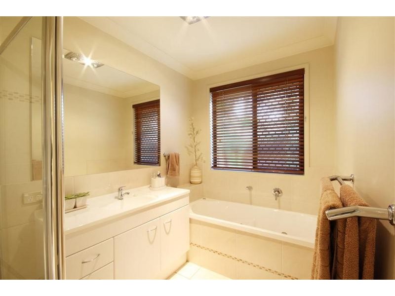 12 Crumpton Place, Beerwah QLD 4519