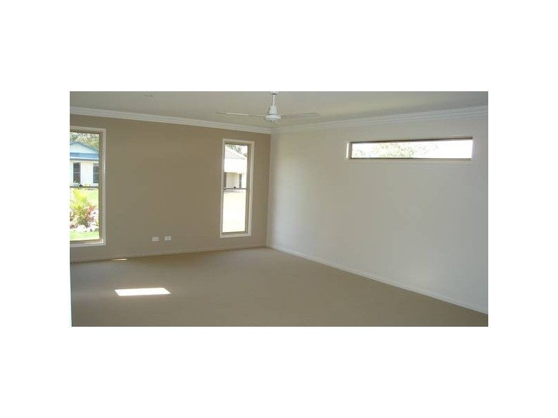 8 Winston Court, Landsborough QLD 4550