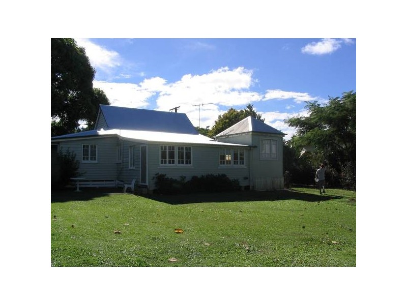 15 Pinecamp Road, Beerwah QLD 4519