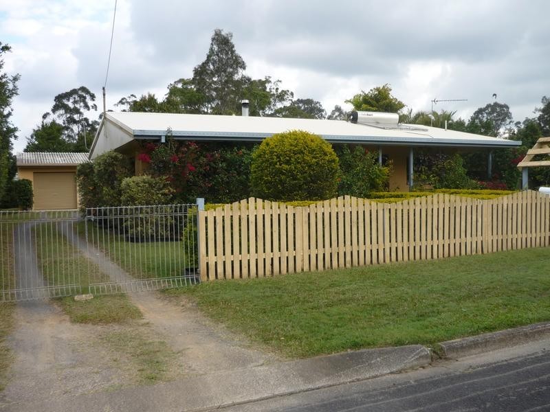 8 Gympie Street, Landsborough QLD 4550