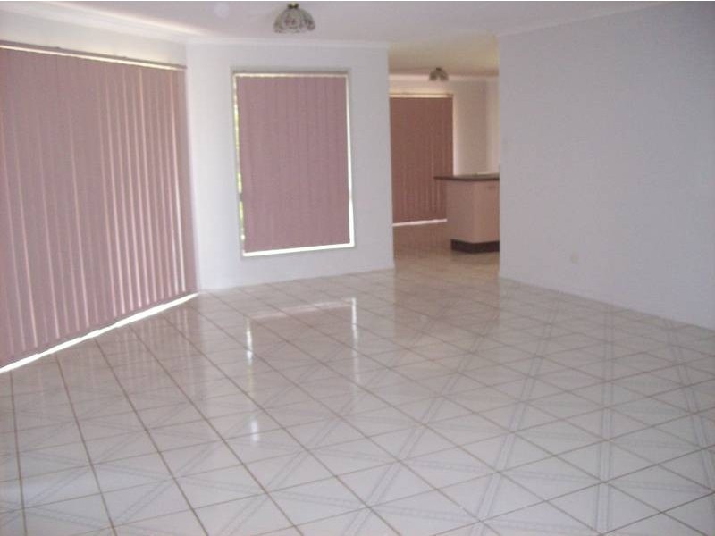 115 Railway Parade, Glass House Mountains QLD 4518