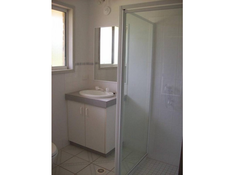 115 Railway Parade, Glass House Mountains QLD 4518