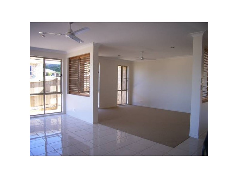 7 Gordon Place, Glass House Mountains QLD 4518