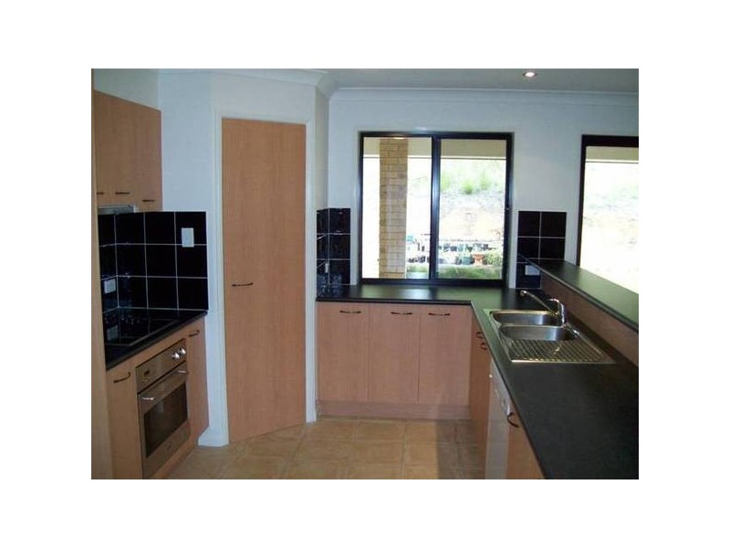 2 Bloomfield Place, Beerwah QLD 4519