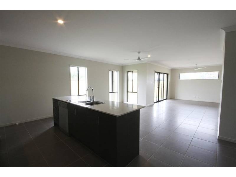 9 Woodgrove Boulevard, Beerwah QLD 4519