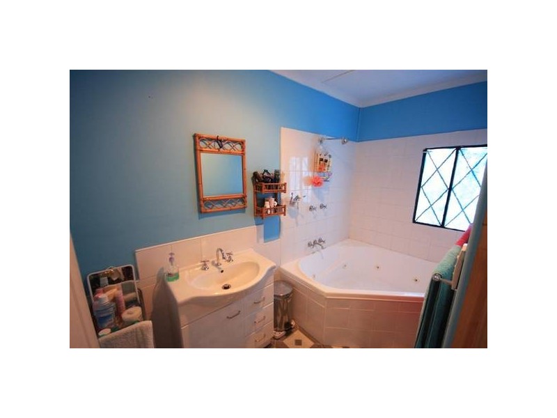 37 Beerwah Parade, Beerwah QLD 4519