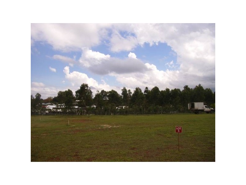 5 Peterlyn Court, Beerwah QLD 4519