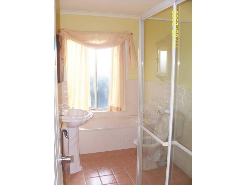 23 Orange Parade, Wyoming NSW 2250