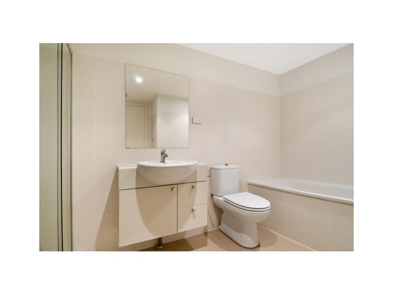 325/80 John Whiteway Drive, Gosford NSW 2250