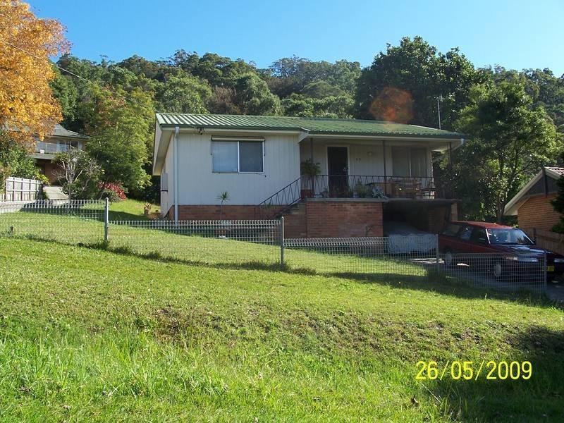 35 Nioka Street, Point Clare NSW 2250