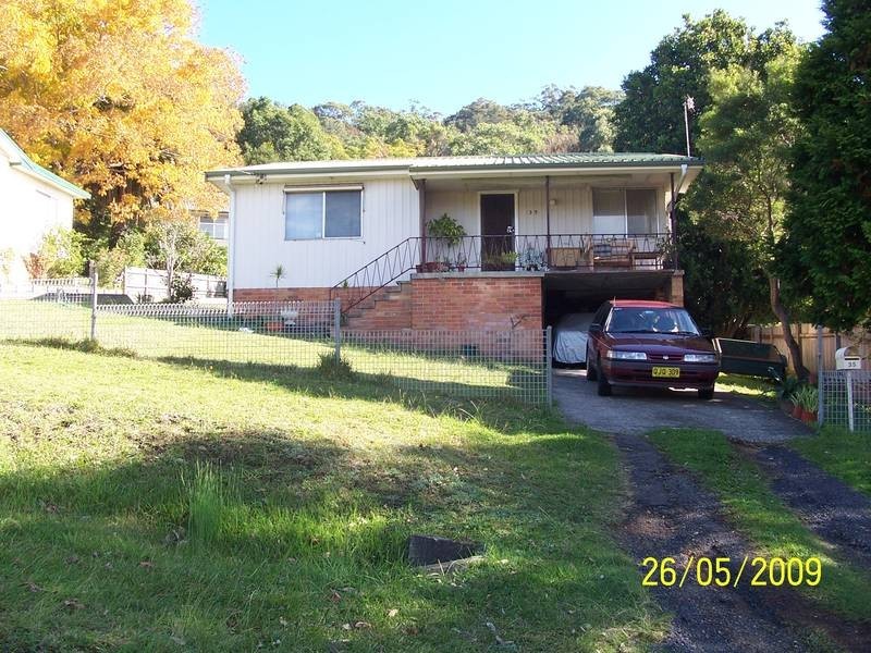 35 Nioka Street, Point Clare NSW 2250