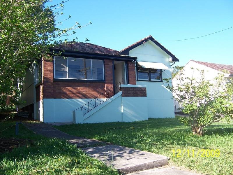 13 York Street, Point Frederick NSW 2250