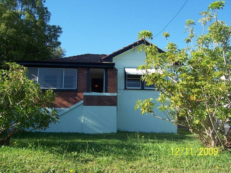13 York Street, Point Frederick NSW 2250