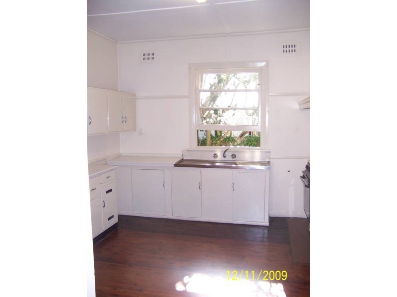 13 York Street, Point Frederick NSW 2250