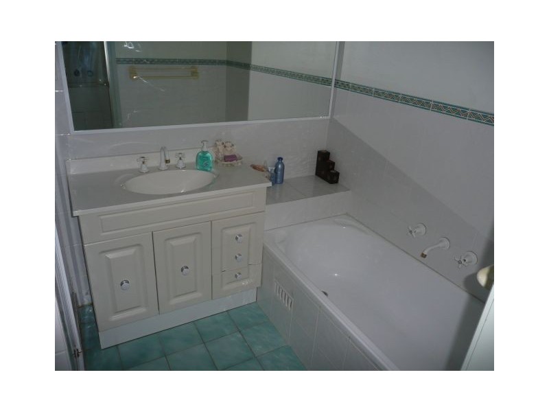 8/8 Beechwood Close, Ourimbah NSW 2258