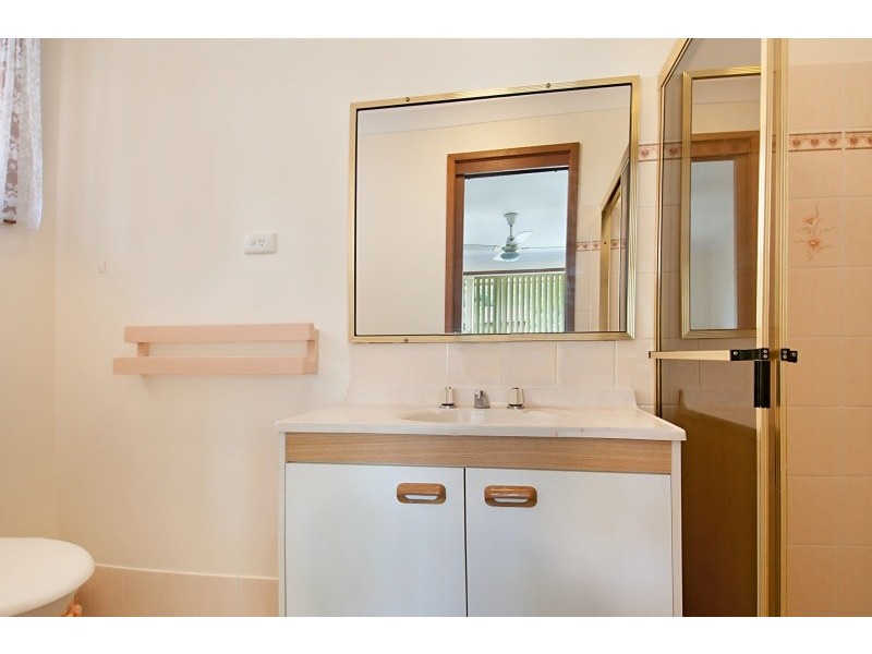 12 Greenlee Street, Green Point NSW 2251
