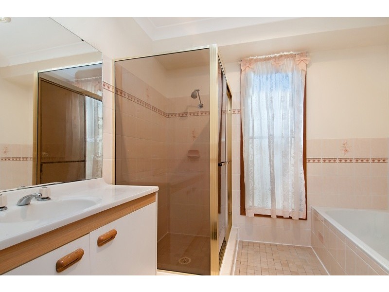 12 Greenlee Street, Green Point NSW 2251