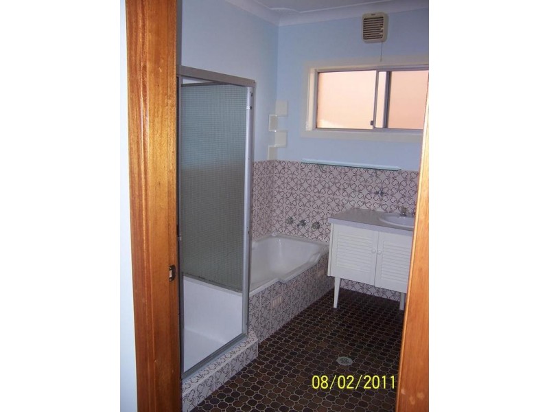 99a Brisbane Water Drive, Point Clare NSW 2250