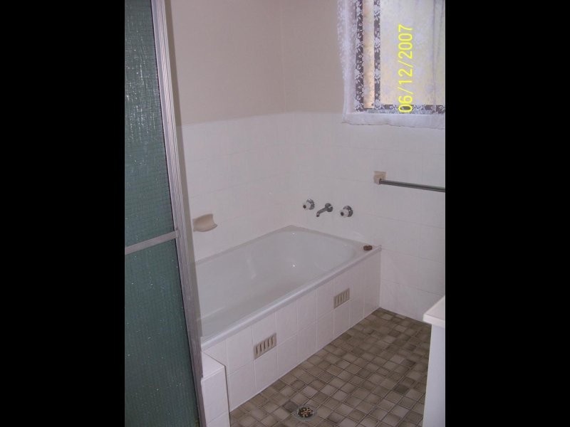 2/205 Albany Street, Point Frederick NSW 2250