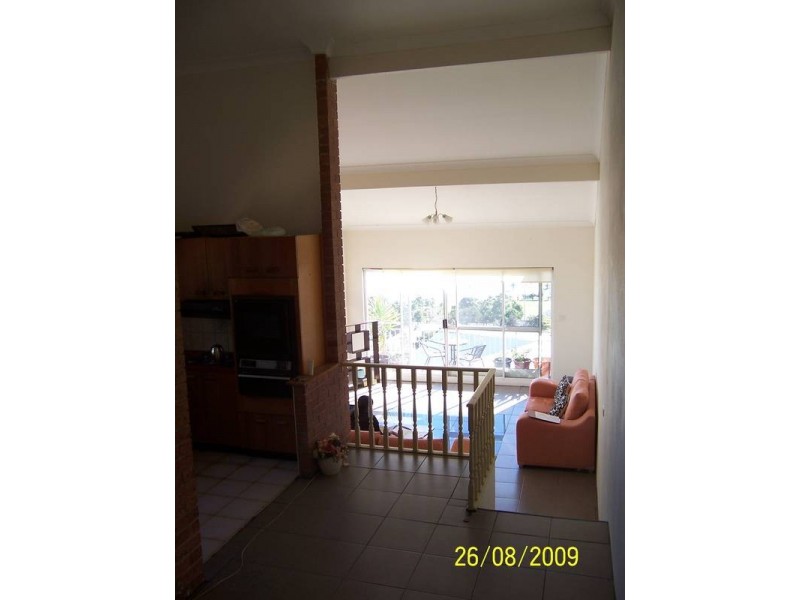 2/100 John Whiteway Drive, Gosford NSW 2250