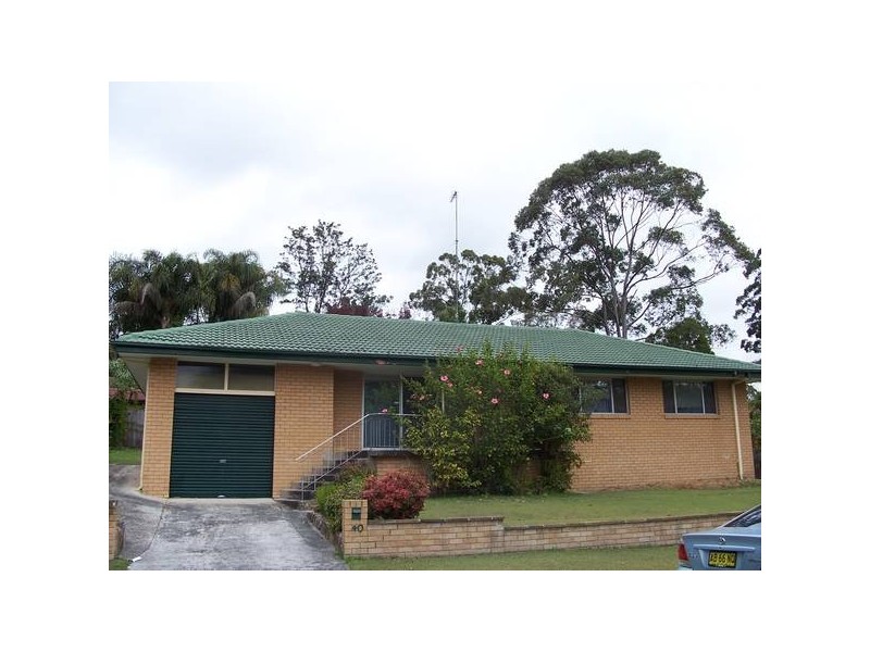 40 Elizabeth, Wyoming NSW 2250