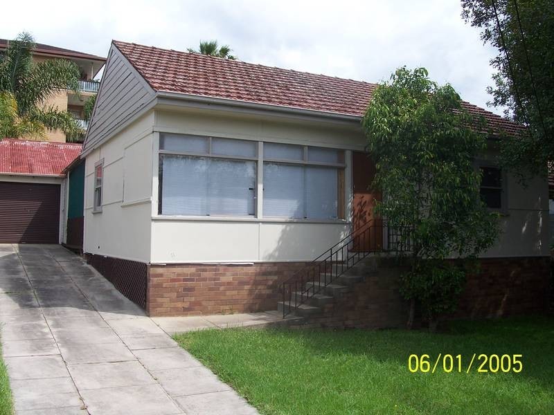 11 York Street, Point Frederick NSW 2250