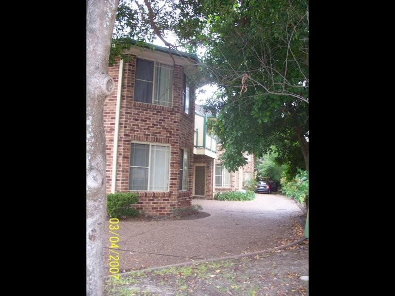 1/5 Moore Street, West Gosford NSW 2250