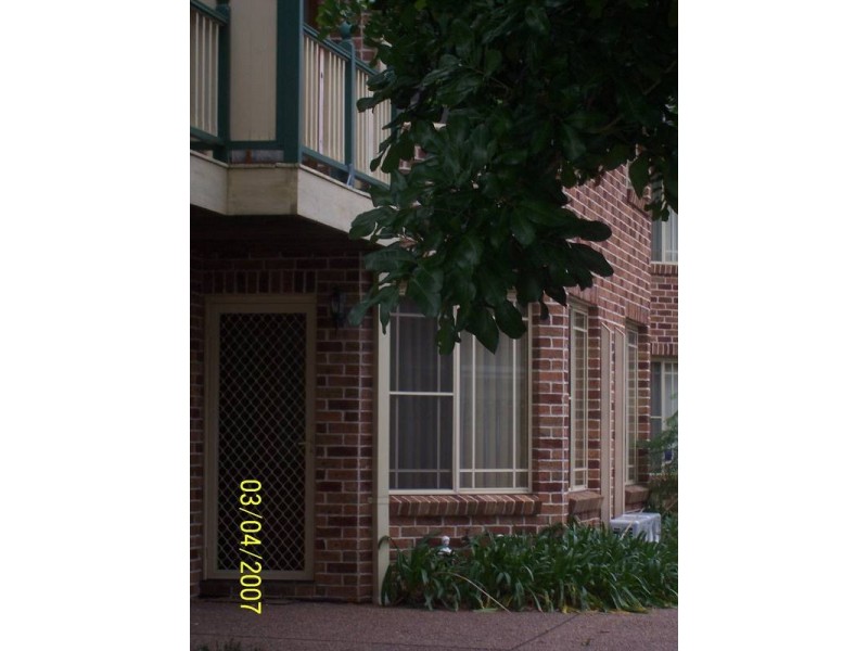 1/5 Moore Street, West Gosford NSW 2250