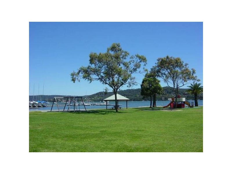 25 Young Street, West Gosford NSW 2250