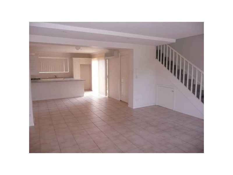 2/183-185 Albany Street, Point Frederick NSW 2250