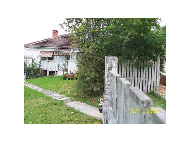 14 Broadwater Street, Point Clare NSW 2250