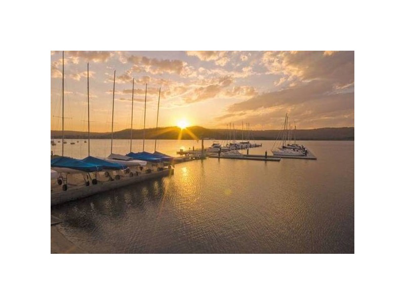 14 Broadwater Street, Point Clare NSW 2250