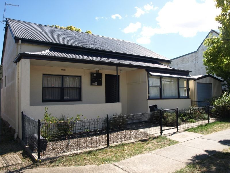 86 Lagoon Street, Goulburn NSW 2580