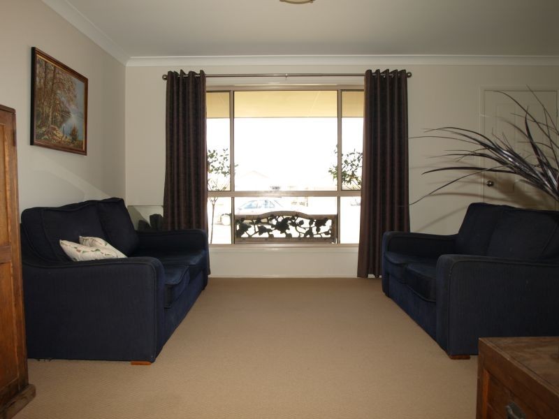 7 Benjamin Place, Goulburn NSW 2580