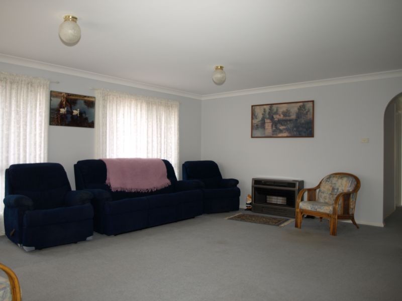 8 Paradise Place, Goulburn NSW 2580