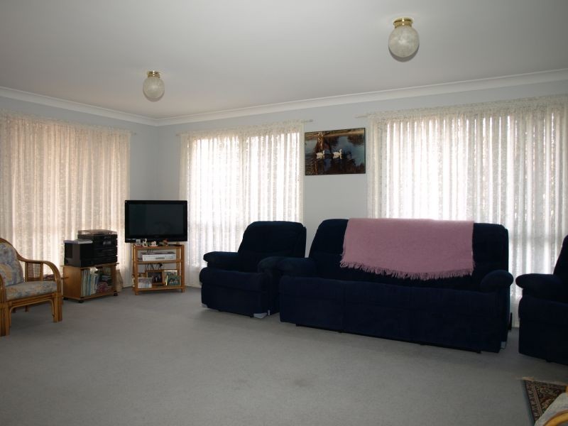 8 Paradise Place, Goulburn NSW 2580