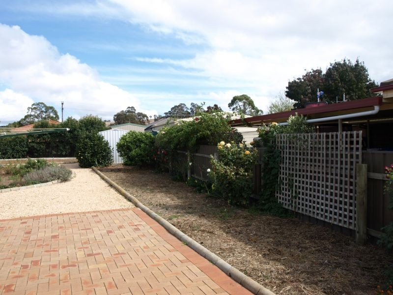 8 Paradise Place, Goulburn NSW 2580