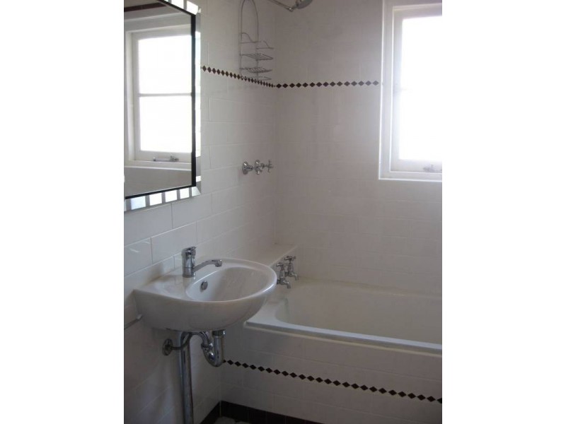 18 Llewellyn Avenue, Goulburn NSW 2580