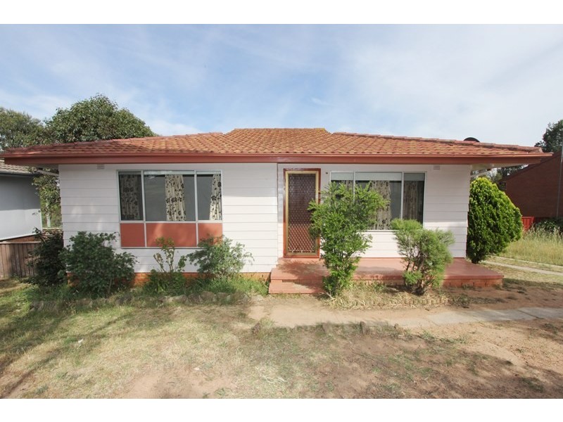 36 Yarrowlow Street, Goulburn NSW 2580