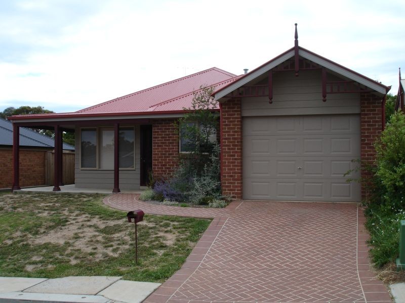 8 Holland Street, Goulburn NSW 2580