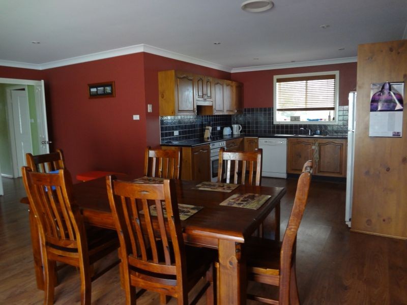 8 AMBER COURT, Goulburn NSW 2580