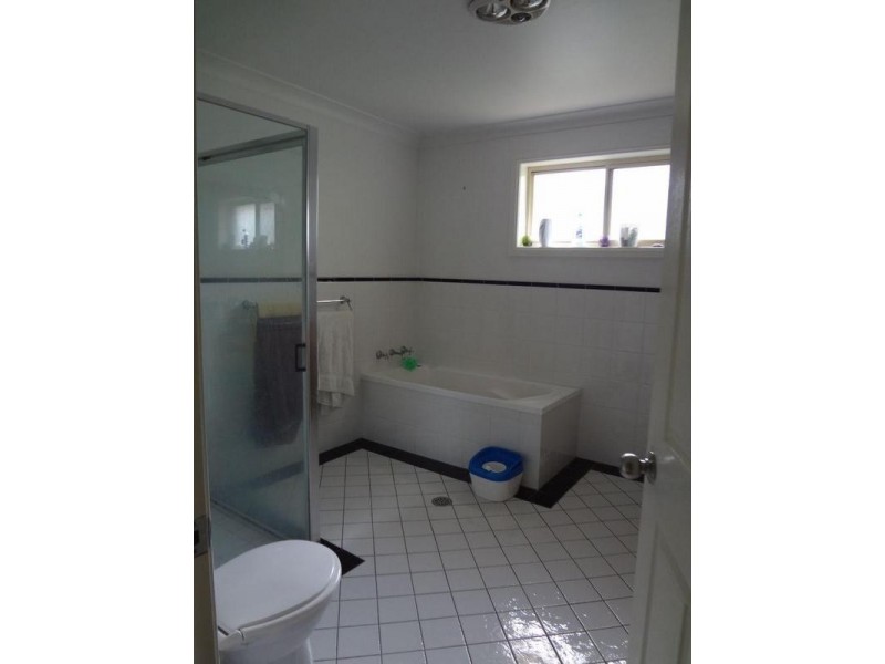 8 AMBER COURT, Goulburn NSW 2580